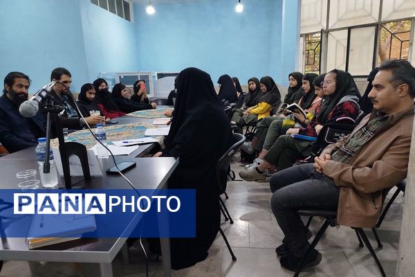  نشست نقد و بررسی کتاب در کتابخانه عمومی علامه امینی 