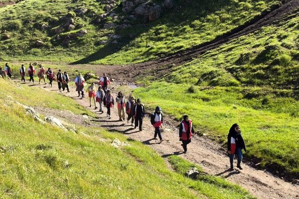 کوه‌های مرتفع کردستان زیر پای بانوان امدادگر کردستان