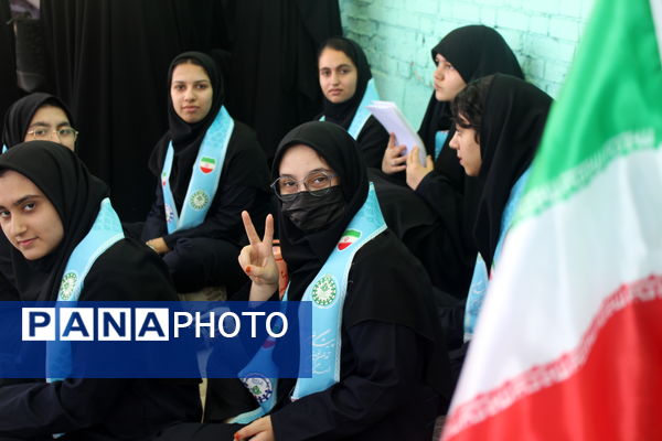 حضور پرشور تشکل های دانش آموزی در راهپیمایی ۱۳ آبان