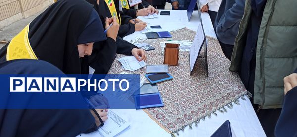 برگزاری انتخابات شورای دانش‌آموزی در مدرسه شاهد آمنه