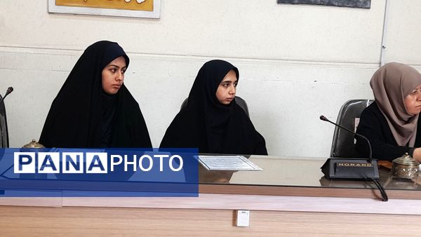 برگزاری اولین جلسه همیاران مشاور دبیرستان شاهد عصمت ناحیه۳ کرج در سال تحصیلی جدید