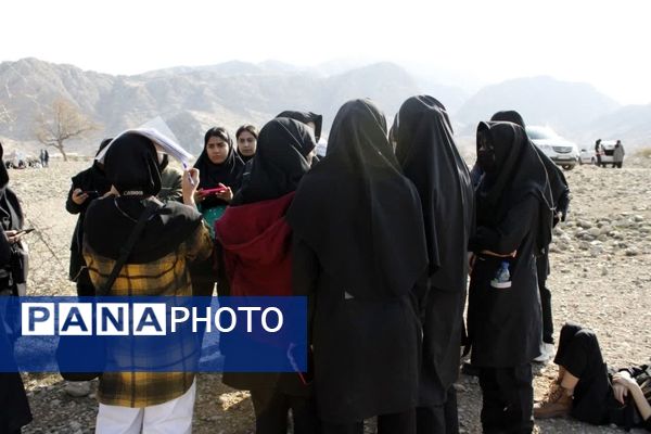 کارگاه آموزشی طراحی و نقاشی هنرستان فاطمه زهرا (س) در شهرستان گچساران