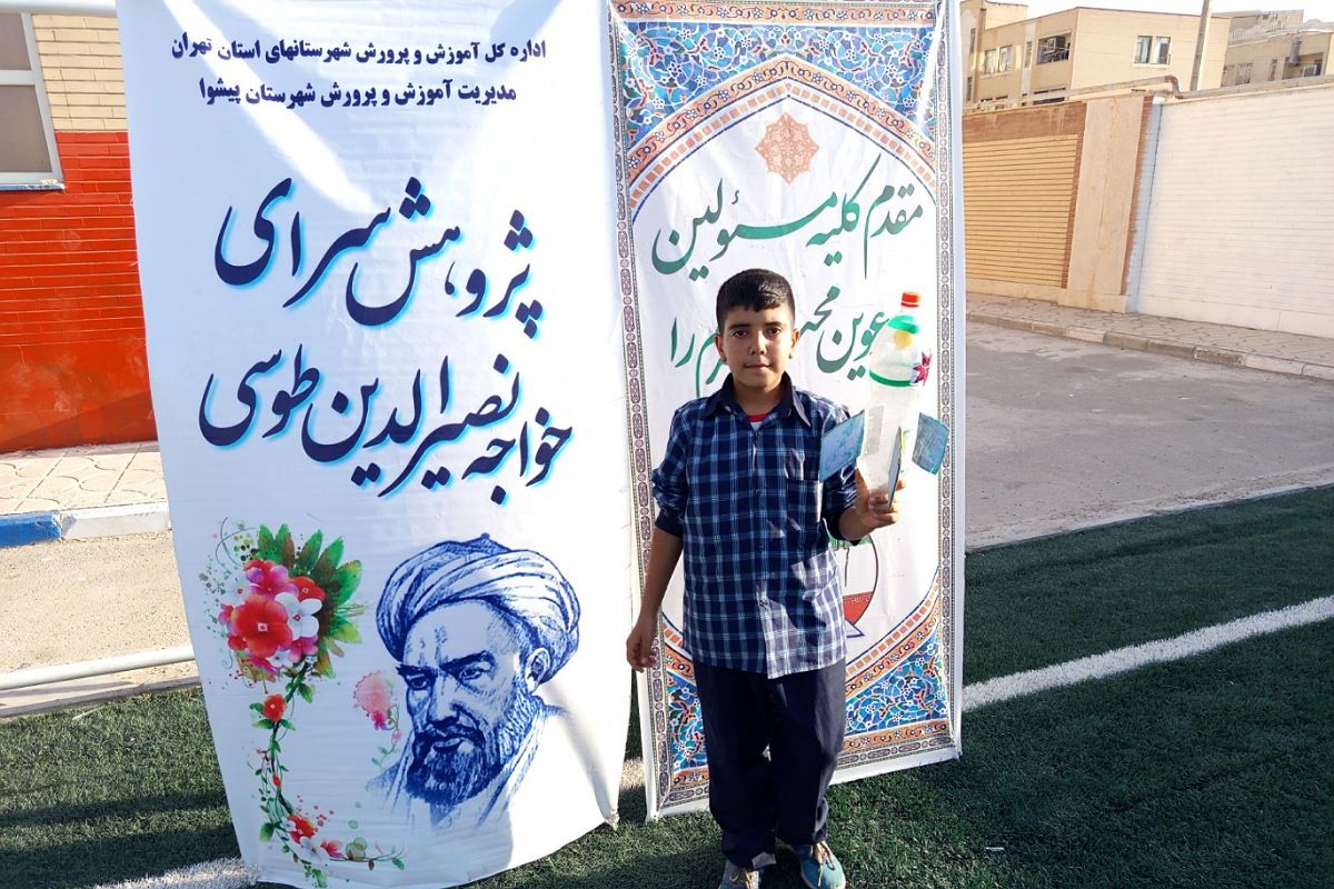 هیجان پرتاب موشک آبی در هفته هوافضا با حضور دانش‌آموزان در پژوهشسرای خواجه نصیرالدین طوسی