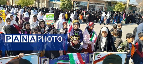 حضور دانش‌آموزان بخش سراب میمه در راهپیمایی۲۲بهمن 