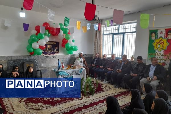 نواخته شدن زنگ گلبانگ انقلاب اسلامی در دبیرستان پگاه روستای مارکده