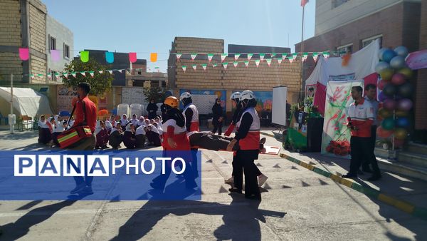 هفته پدافند غیرعامل با مانورهای مختلف این هفته در دبستان حضرت مریم(س) دوره دوم