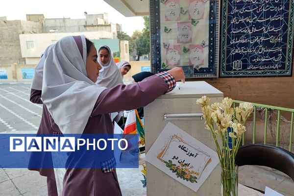 انتخابات شورای دانش‌آموزی در تمام مدارس شهرستان ملارد 