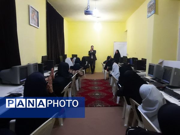 کلاس یادگیری کار با رایانه در کانون لقمان