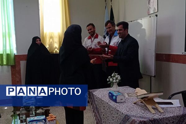 تجلیل از دانش‌آموزان برگزیده استانی طرح دادرس دبیرستان فرزانگان یک اسلامشهر