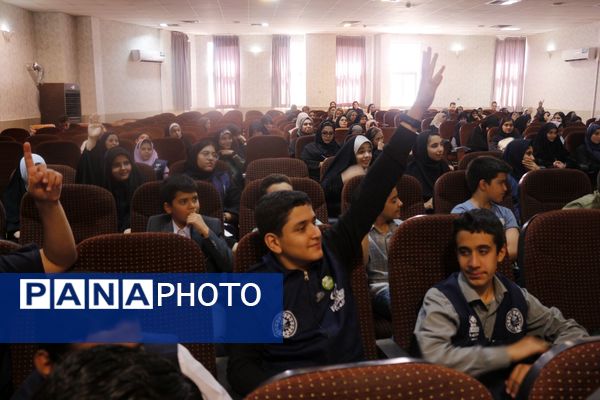 کارگاه خبرنویسی با مدیرعامل خبرگزاری پانا در مشهد