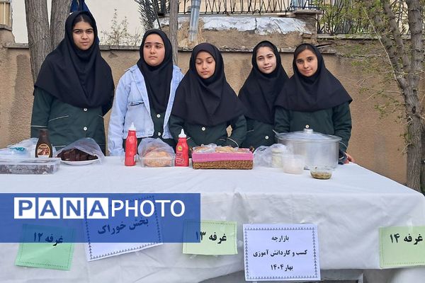 برگزاری بازارچه صنایع دستی و غذا در دبیرستان‌ حضرت‌ معصومه (س) شهرستان فیروزکوه