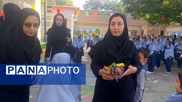 زنگ آغاز مهر در دبستان دخترانه مهر و ماه آشخانه 