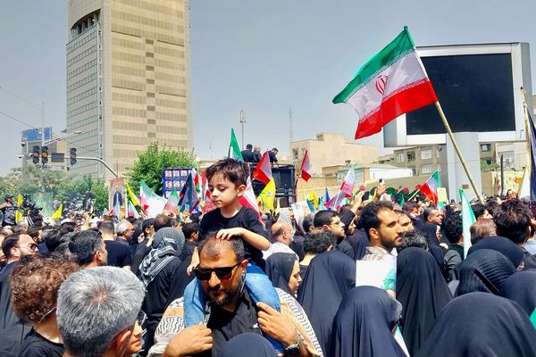 حضور بی‌نظیر مردم در تشییع باشکوه شهدا علی رقم تهدید دشمن