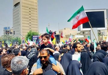 حضور بی‌نظیر مردم در تشییع باشکوه شهدا علی رقم تهدید دشمن