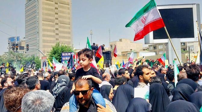 حضور بی‌نظیر مردم در تشییع باشکوه شهدا علی رقم تهدید دشمن