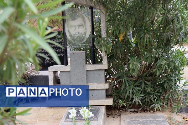 مراسم غبارروبی مزار شهدای فرهنگی در پاکدشت 
