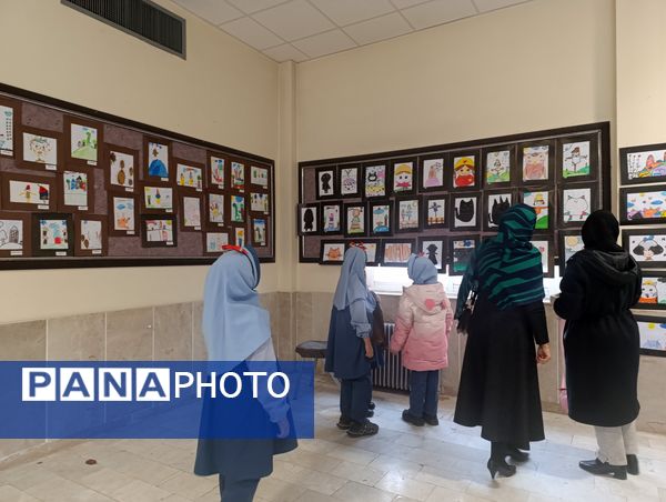 نمایشگاه نقاشی دانش آموزان مدرسه مهر و ماه آشخانه 