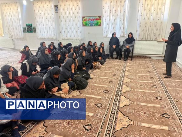 کارگاه آموزشی هدایت تحصیلی و مهارت‌های زندگی در خاتم 