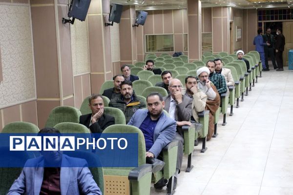 نشست تخصصی اجرای طرح نماد و لیگ جت در مدارس متوسطه ناحیه یک یزد