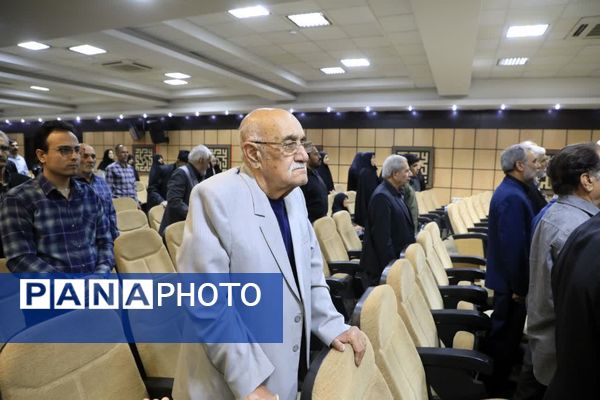 جلسه گرامیداشت و تجلیل از پدران و مادران شهدا 