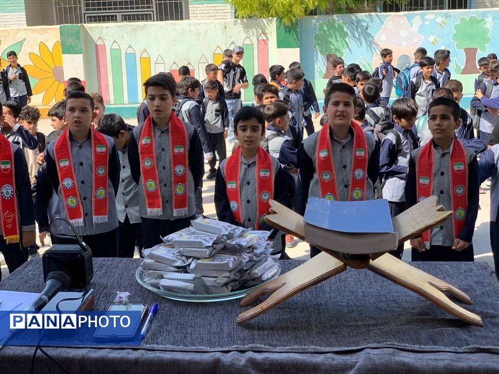 زنگ مهر و زنگ نماز دبستان معلم شهر آشخانه 