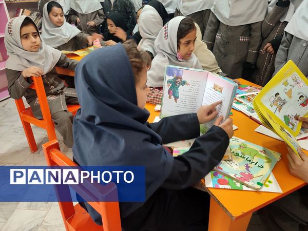 بازدید دانش‌آموزان دبستان شهید نجفی فدافن از کتابخانه فدک