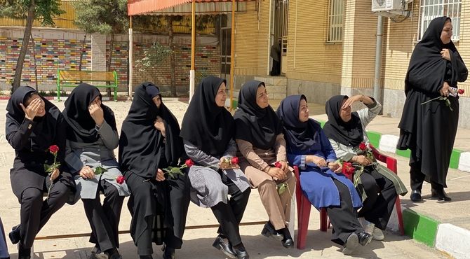 معلمان، مشعل‌داران راه آگاهی در آیینه‌ مهر و خرد