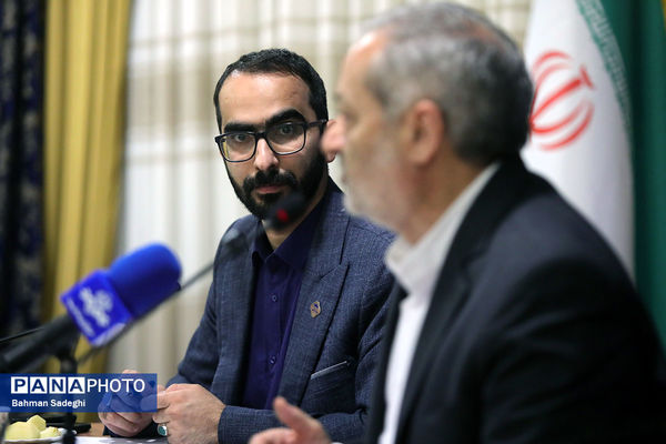 نشست صمیمی وزیر آموزش و پرورش با مدال آوران المپیادهای جهانی