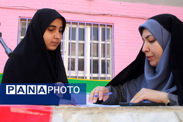 جشن دهه فجر انقلاب اسلامی در دبیرستان رضوان شهرستان بوشهر