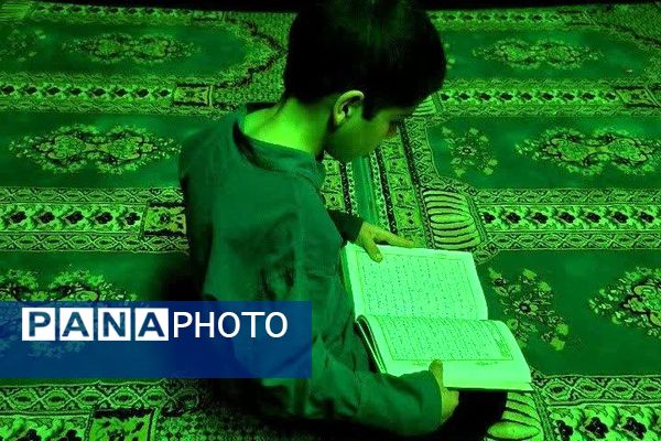 اعتکاف دانش‌آموزی در مسجد سیدالشهدا(ع) شیراز
