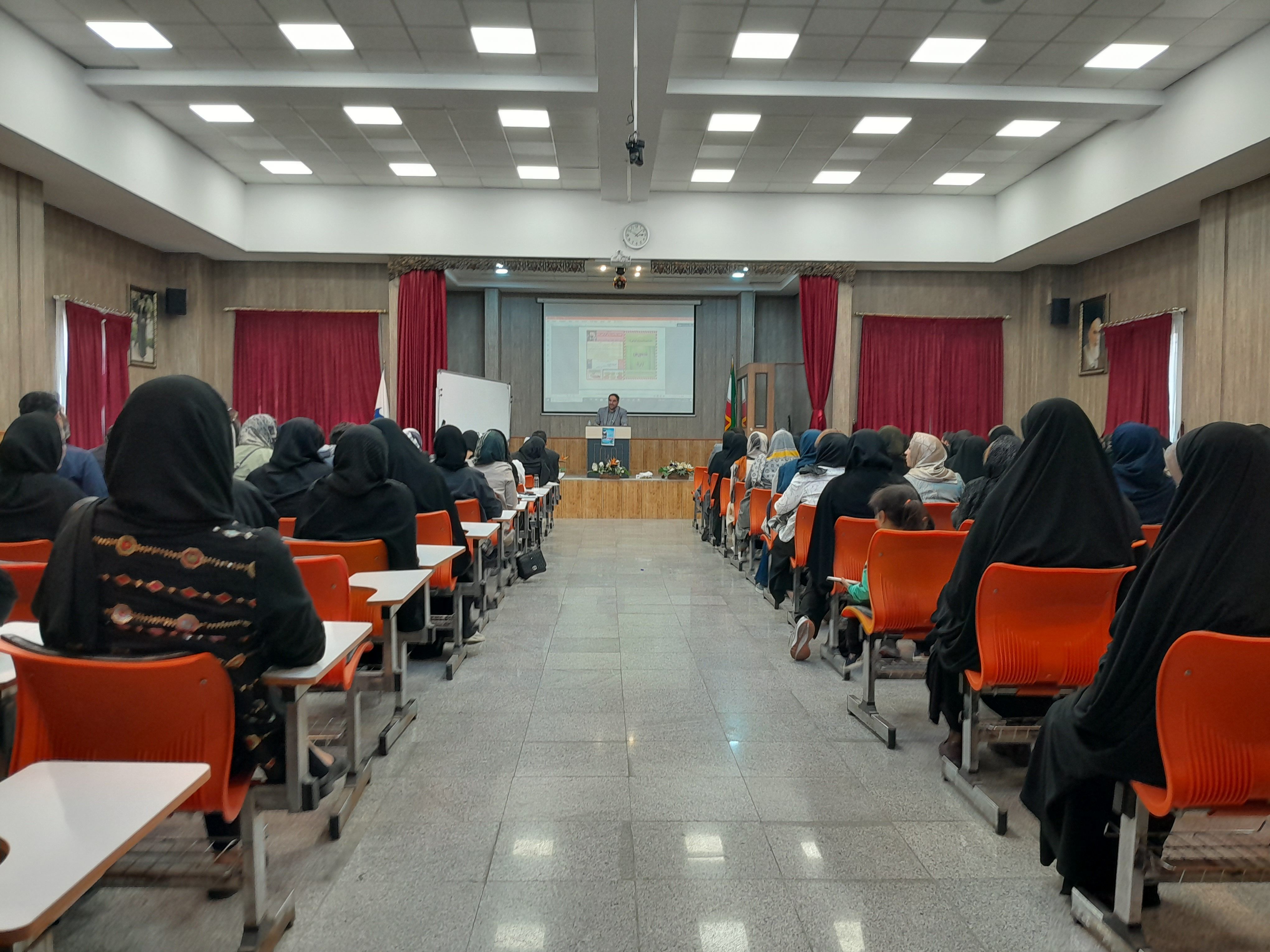  جلسه آموزش خانواده در مدرسه مصلی‌نژاد مشهد