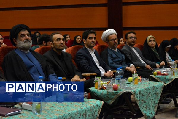 نشست هم‌اندیشی معاونین پرورشی، روحانیون امین و ائمه جماعات در بهارستان‌دو