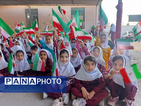 حماسه ۱۳ آبان در دبستان شهید تنیده 