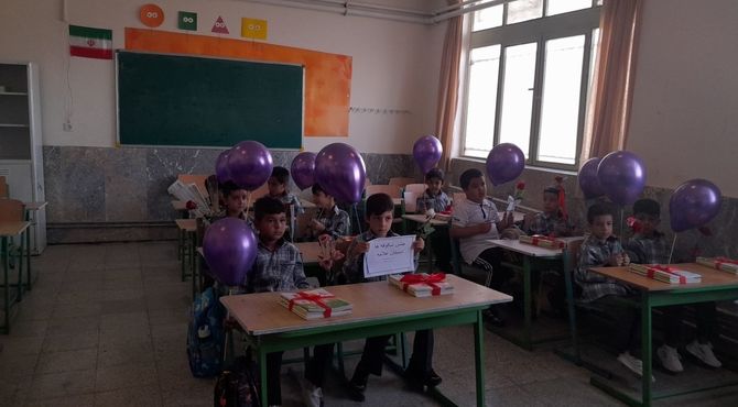 جشن شکوفه‌ها در دبستان پسرانه علامه در شهرستان بن 