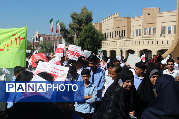 راهپیمایی روز دانش‌آموز در شهرستان بم