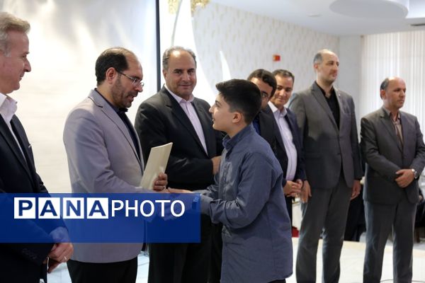 آیین تجلیل از برگزیدگان جشنواره قرآن عترت و نماز آذربایجان شرقی