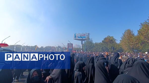ویژه برنامه تشییع شهید سید‌عباس نیلفروشان به دستان مردم اصفهانی 