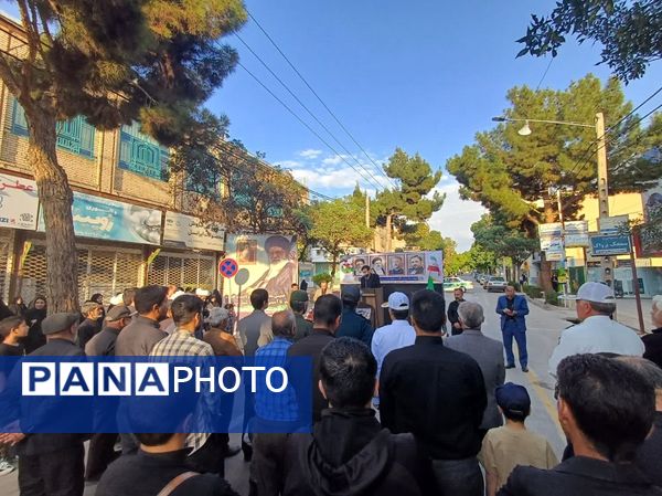 تجمع دانش‌آموزان شهرستان اسفراین در مراسم یادبود شهدای خدمت
