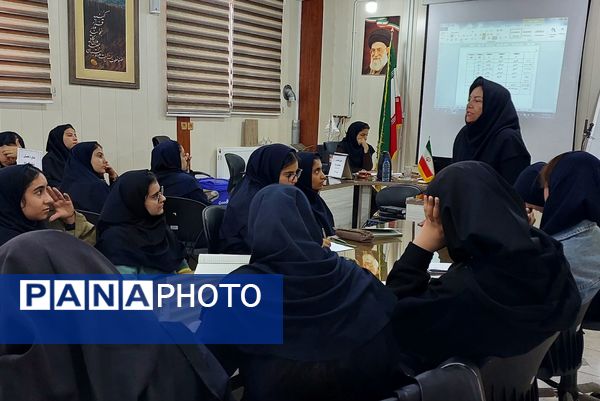 کارگاه مشاوره تحصیلی در دبیرستان دخترانه شهید محمدتقی دستغیب ناحیه 3 شیراز