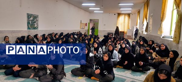 جشن باشکوه میلاد حضرت زهرا (س) در دبیرستان فاطمه‌الزهرا(س)