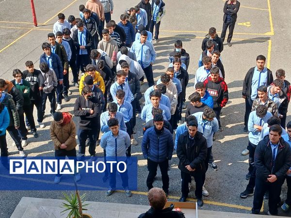  تجلیل از خانواده شهید سعید شاطرزاده در هفته شهدا 