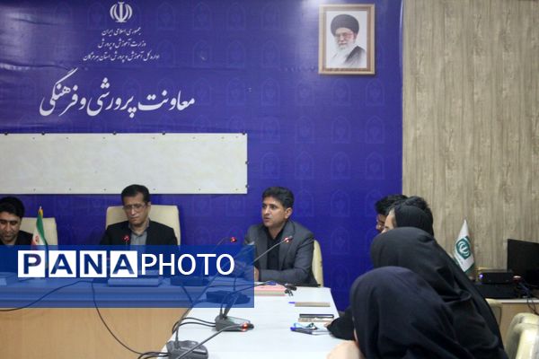 نشست مدیرکل آموزش و پرورش استان با همکاران معاونت پرورشی و فرهنگی 