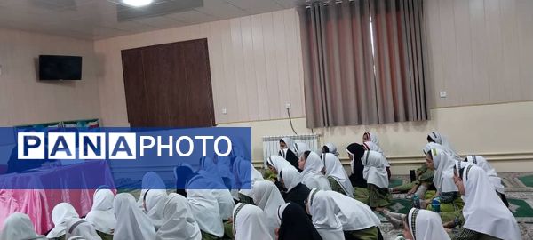 مراسم هفته مبارزه با اعتیاد در دبستان شاهد حاجی‌آباد 