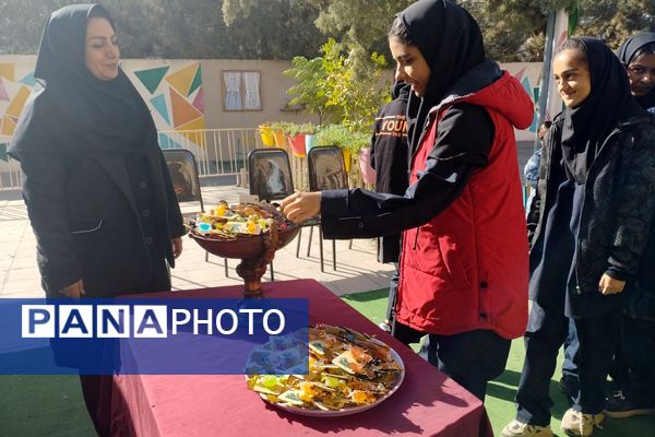 گرامیداشت روز دانش آموز در مدارس دخترانه پیشوا؛ شکوفایی مهر و علم در باران، کوثر، دیانت و مهردخت