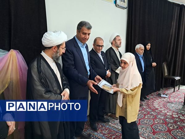 آیین تجلیل از داوران و عوامل مسابقات قرآن، عترت و نماز فرهنگیان منطقه عجب شیر