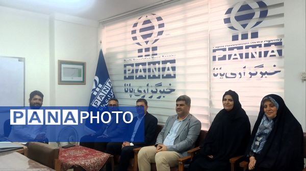 مدیر آموزش و پرورش ناحیه 2 زنجان با حضور در سازمان دانش‌آموزی روز خبرنگار را گرامی داشت