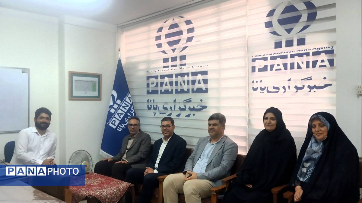 مدیر آموزش و پرورش ناحیه 2 زنجان با حضور در سازمان دانشآموزی روز خبرنگار را گرامی داشت