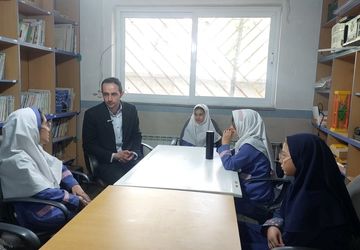 گفت‌وگو با آموزگار دبستان شهیدان داوودی و حسینی بلده