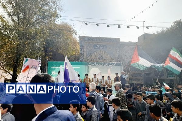 راهپیمایی روز دانش‌آموزان در ناحیه 6 مشهد 