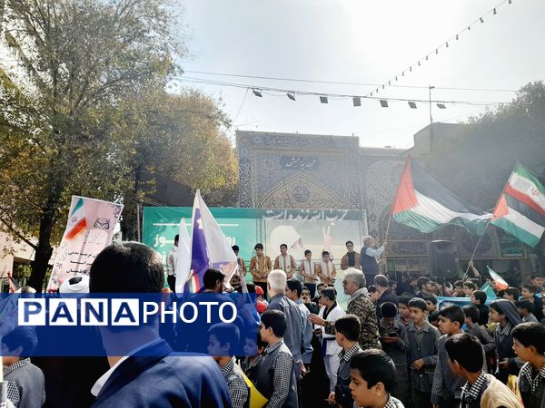 راهپیمایی روز دانش‌آموزان در ناحیه 6 مشهد 